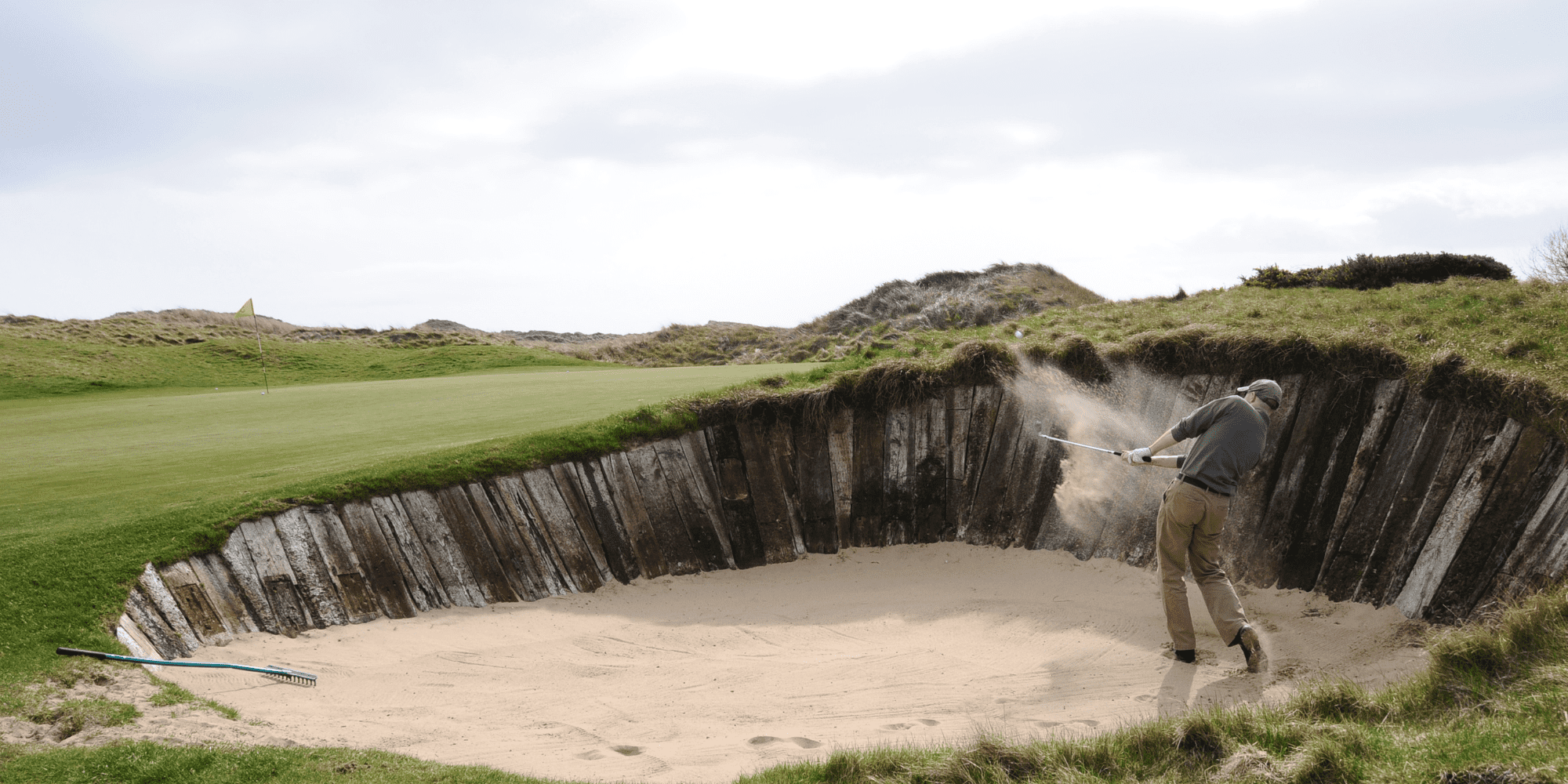 golf bunker shot